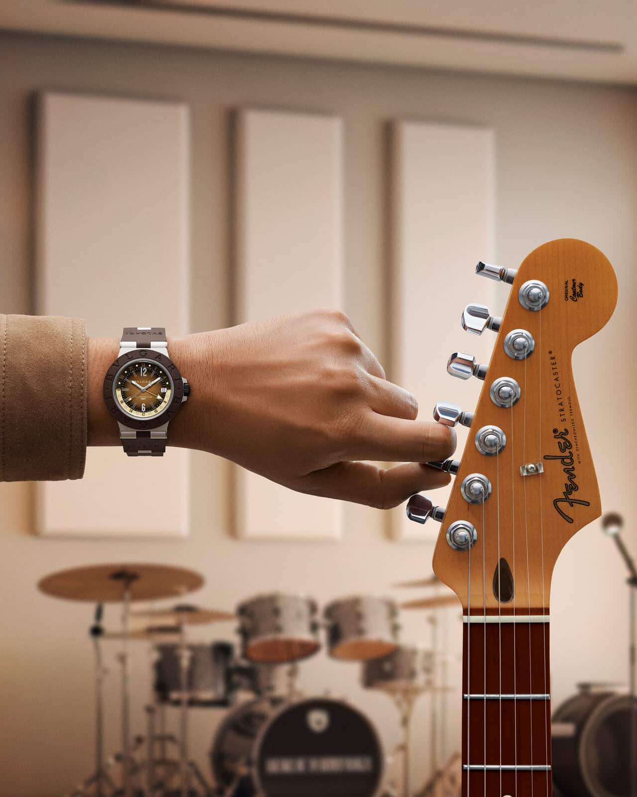 Bvlgari apresenta edição limitada do relógio Bvlgari Aluminium GMT em parceria inédita com a Fender